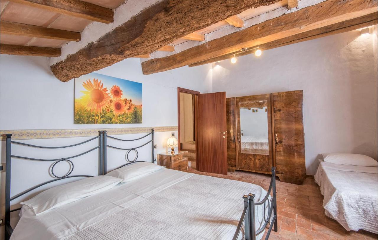 Gorgeous Home In Montalcino With Kitchen Ngoại thất bức ảnh