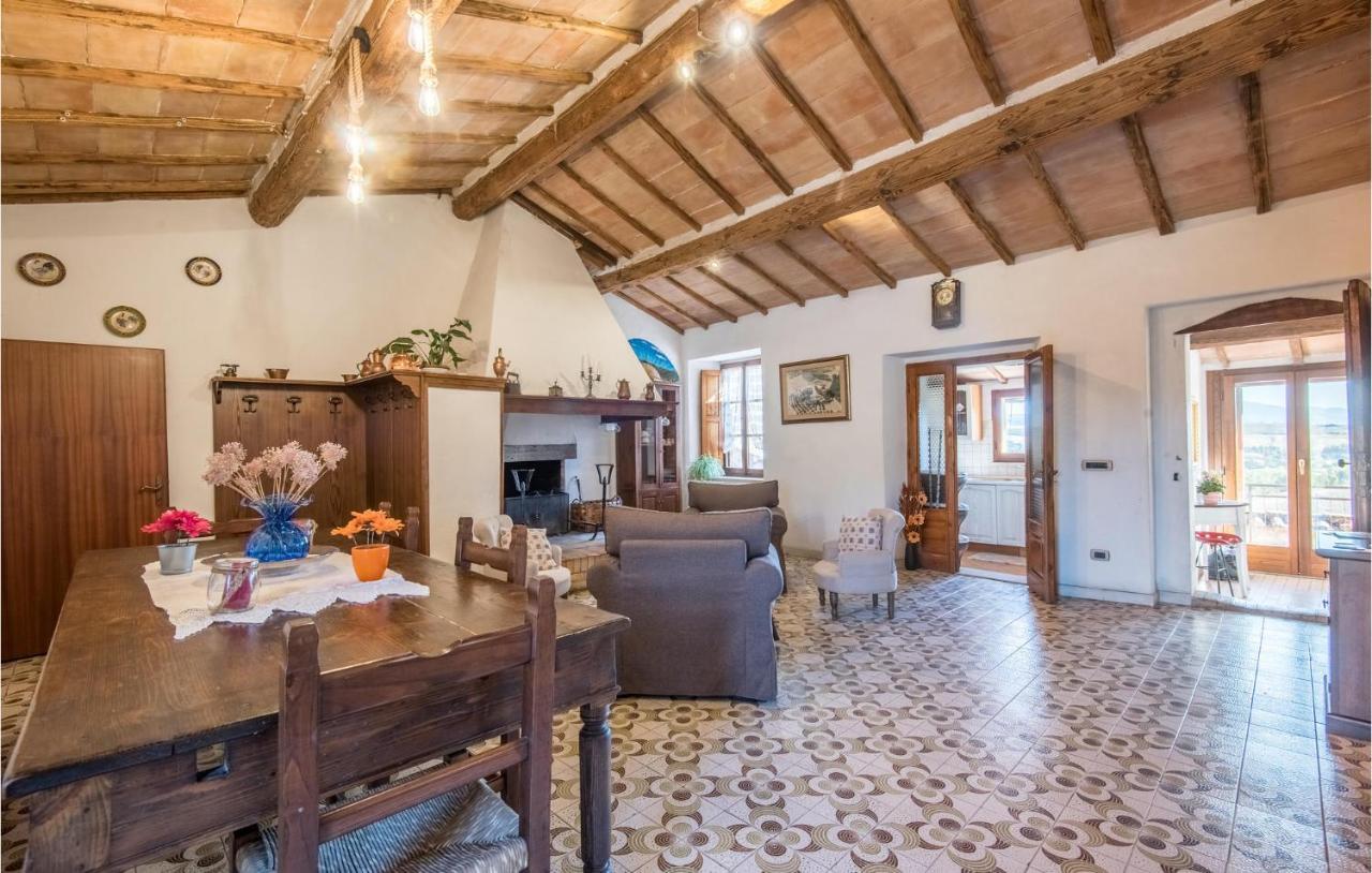 Gorgeous Home In Montalcino With Kitchen Ngoại thất bức ảnh